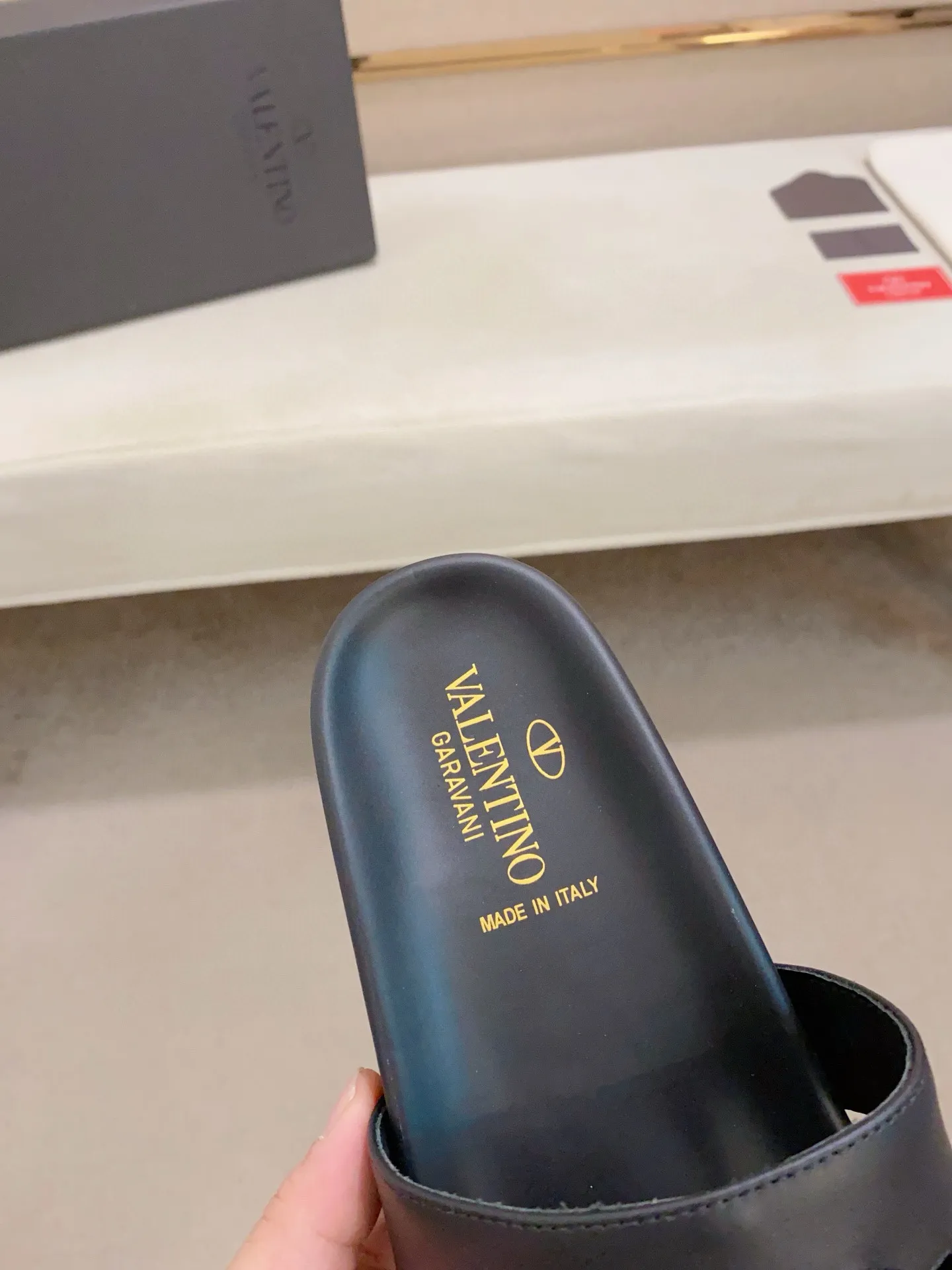 Men's shoes💰: 440💰[Valentino] New men's boutique slippers, counter quality, classic plaid, the actual workmanship is quite complex🔰The uppers are made of imported fabrics➕🐑Sheepskin lining, which tests the craftsman's craftsmanship➕original PU outsole. Size: 38-44 (45 can be customized, non-refundable)